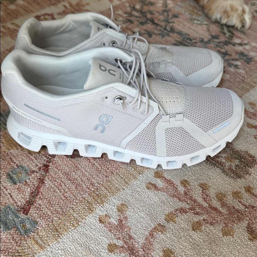 On Running OnCloud Cloud5 size 9 women’s sneakers
